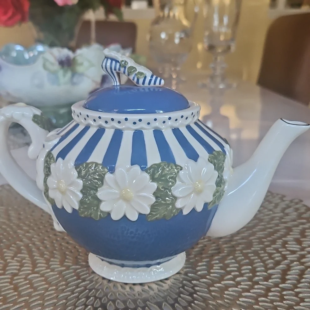 Teapot Collectable By Sandys Closet # 18213 Suzette Mini Teapot Blue Shoe 2001